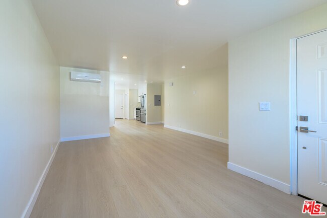 Foto del edificio - 2718 W 70th St