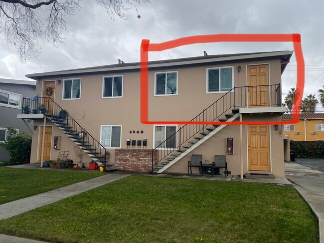 Building Photo - 2546 Robinson Ave