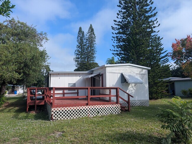 Foto del edificio - 74 Lone Pine Ave