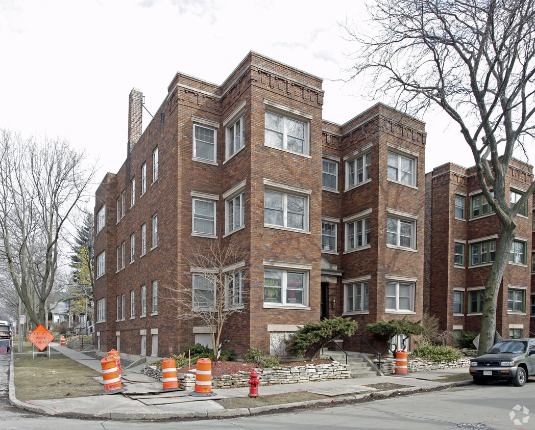 Foto principal - 1902 E Linnwood Ave