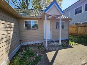 Building Photo - 4553 NE 105th Ave