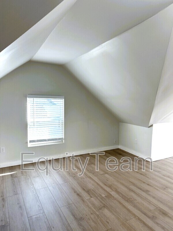 Foto del edificio - 6012 Prentice St