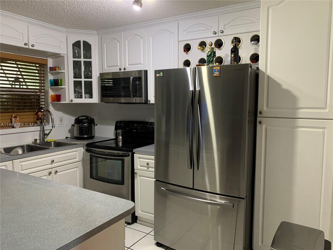 Foto principal - 141 SW 113th Ave