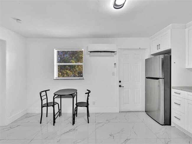 Foto del edificio - 4941 SW 44th Ave