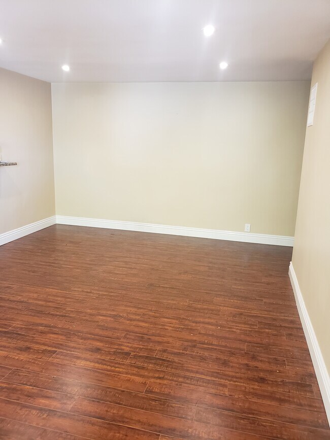 Foto del edificio - 1114 N Flores St