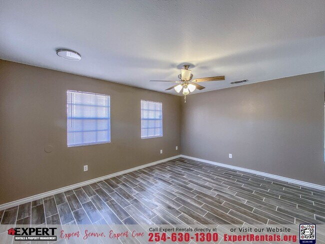Foto del edificio - 2 bedroom/ 1 bath with one car garage.