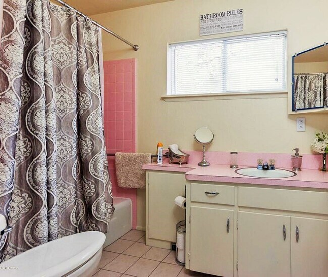 Foto del edificio - 351 S Mt Vernon Ave