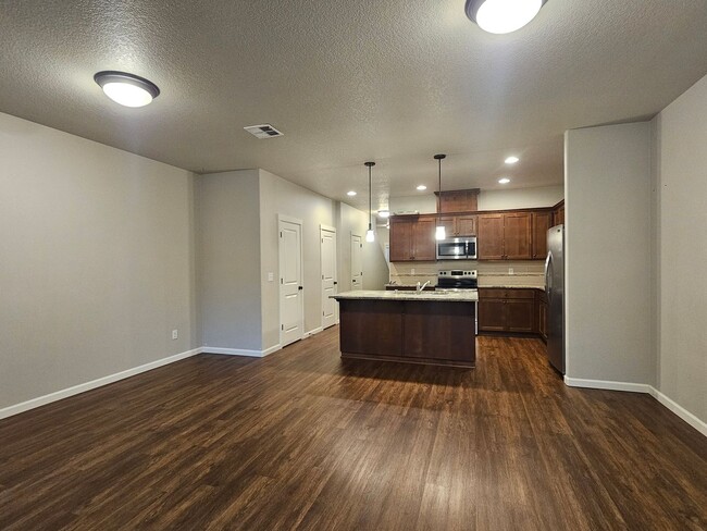 Building Photo - Newer Gorgeous 3 bedroom 2.5 bathroom 2 ca...