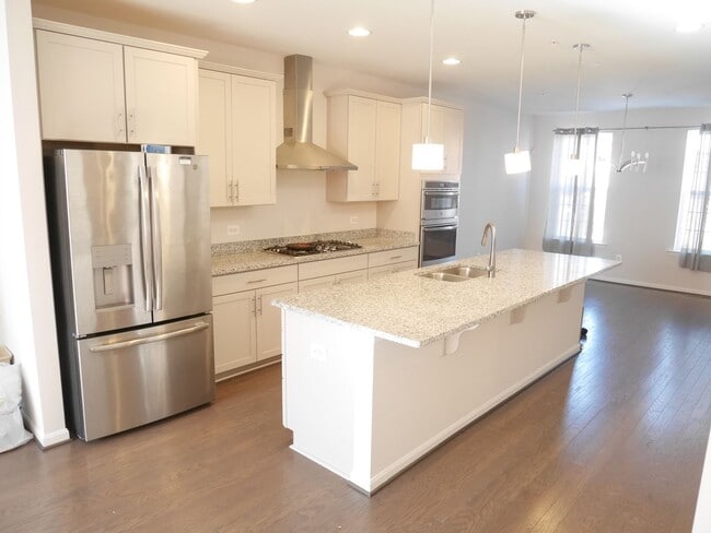 Building Photo - MUST SEE! Three Bedroom & Three and Half B...