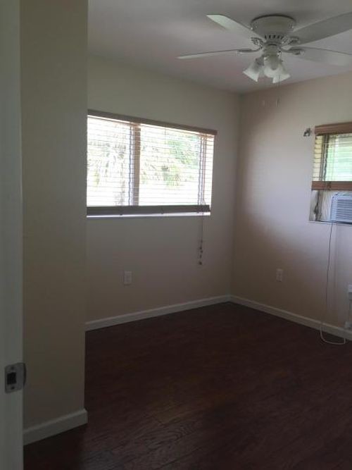 Building Photo - 207 Seacrest Ln