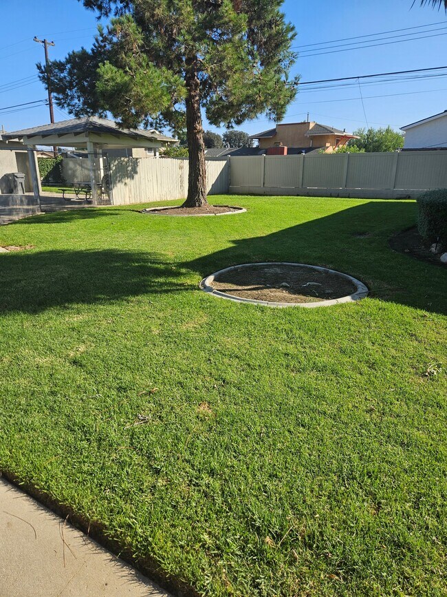 Foto del edificio - 2570 College Ln