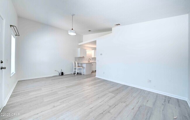 Foto del edificio - 2625 Lagoon Knoll Dr