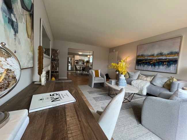 Foto del edificio - Remodel Detached 4 Bed / 2 Bath Home Near ...