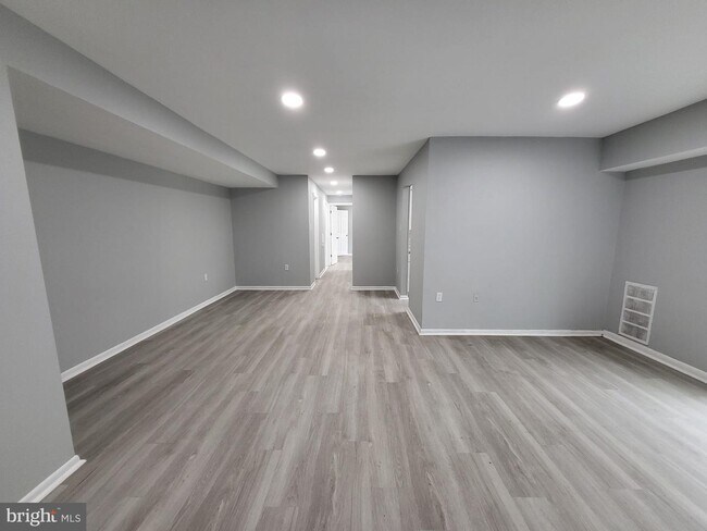 Building Photo - 11366 Cherry Hill Rd