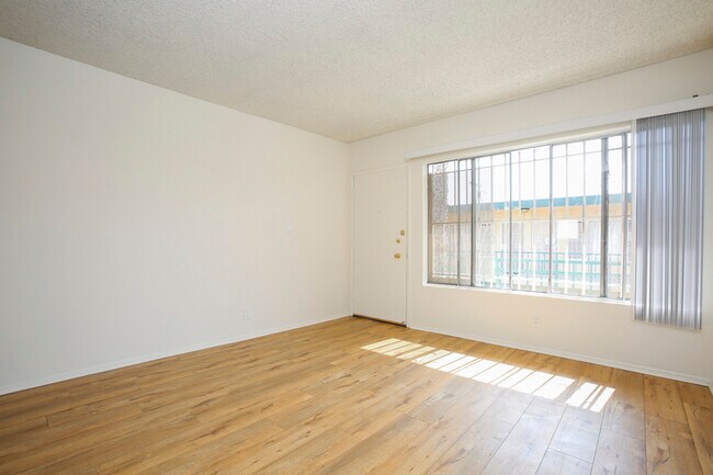 Foto del edificio - 12456 Culver Blvd