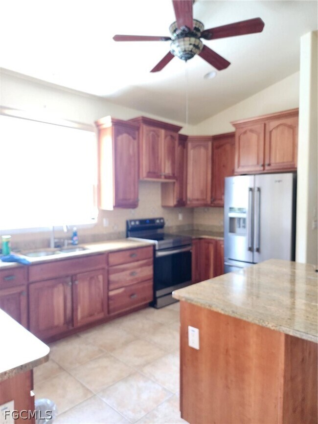 Foto del edificio - 25211 Roland Ln