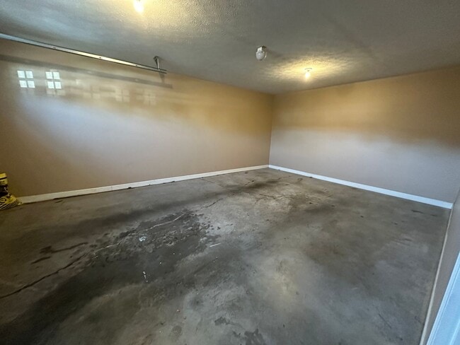 Building Photo - 1925 Buttonwood Ct