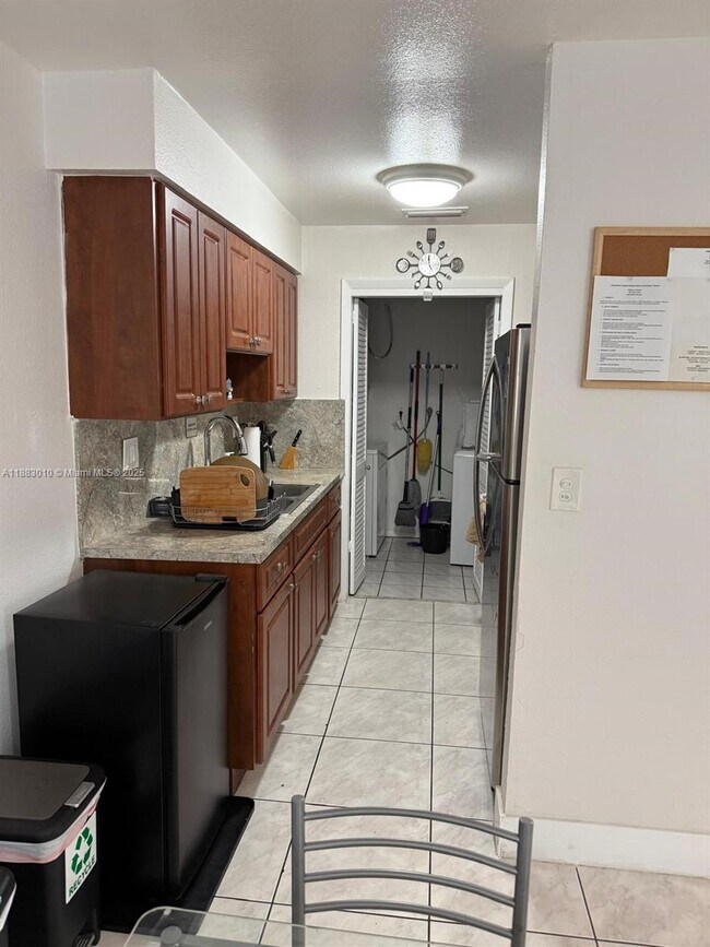 Foto del edificio - 824 SW 12th Ct