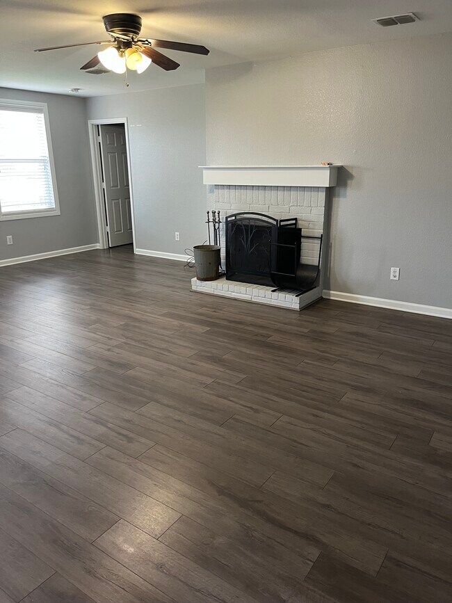 Building Photo - 608 Timberhaven Terrace