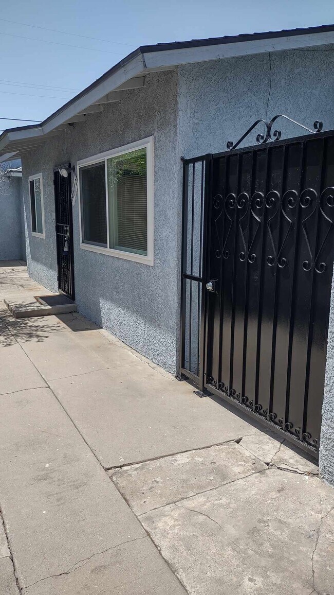Rear Unit Entrance - 947 S Cedar Ave