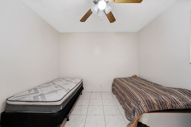 Foto del edificio - 808 NE 8th St