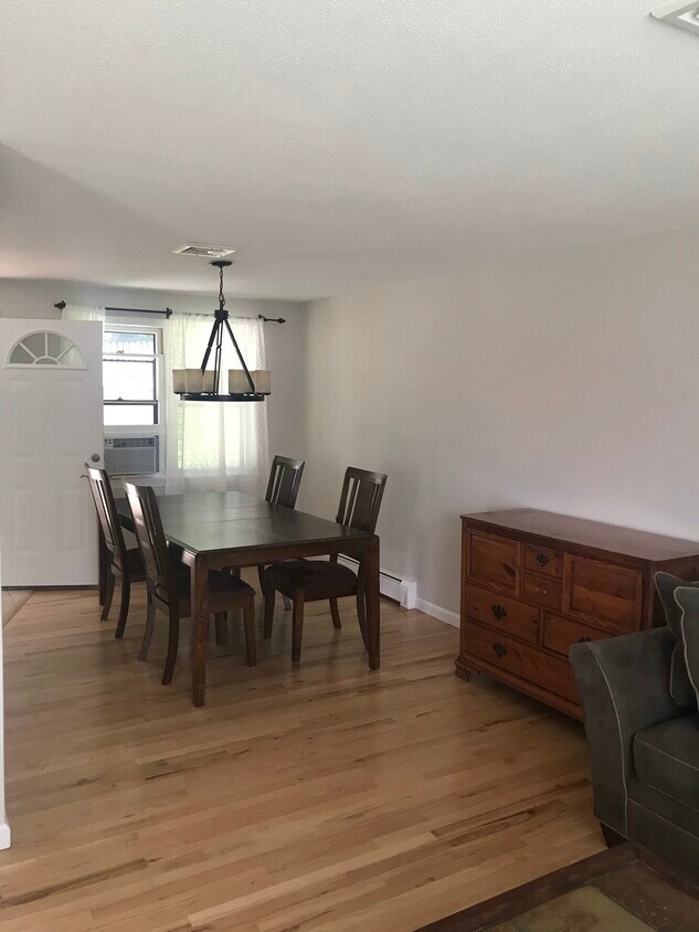 Dining room - 121 Anns Farm Rd