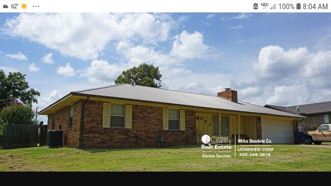Front of house and has a large private backyard - 205 N Dewey