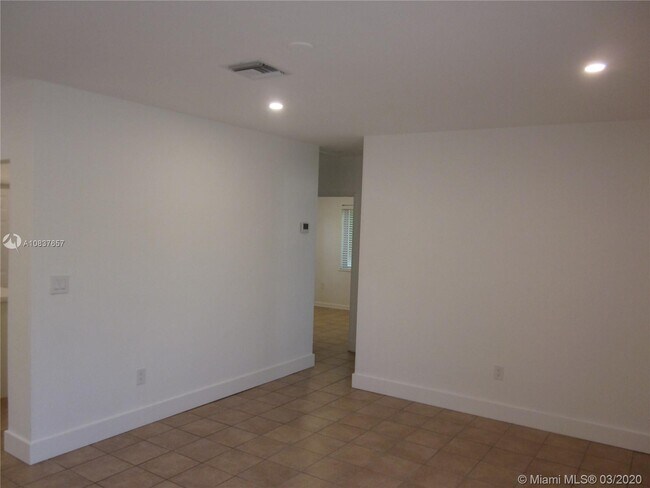 Building Photo - 6395 SW 41st St