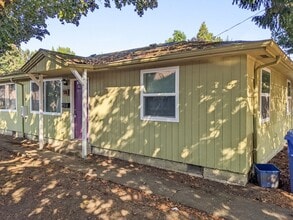 Building Photo - 515-545-545 22nd St SE