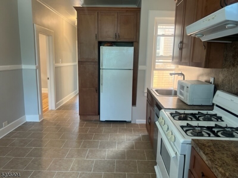 Primary Photo - 29 Carmer Ave