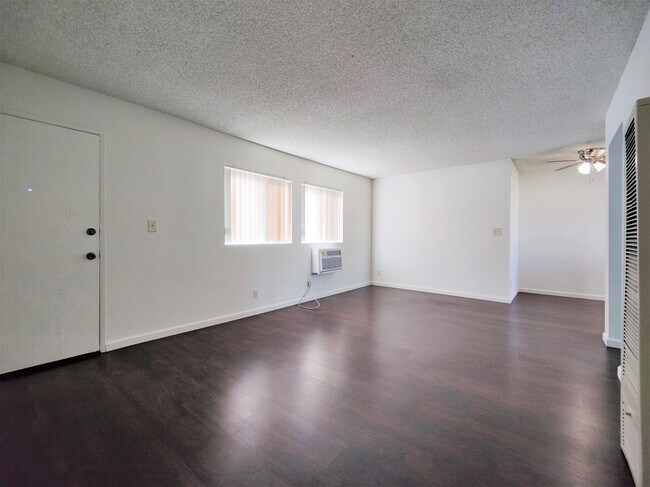 Foto del edificio - 12603 Oxnard St