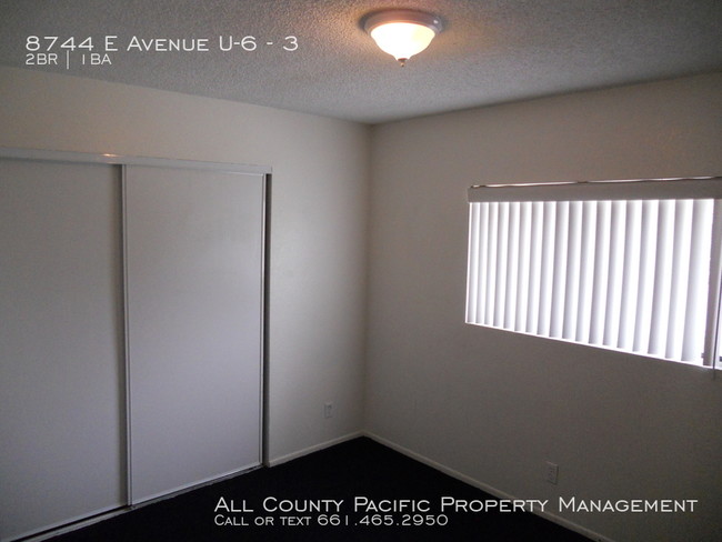 Building Photo - Upgraded 2 bedroom triplex