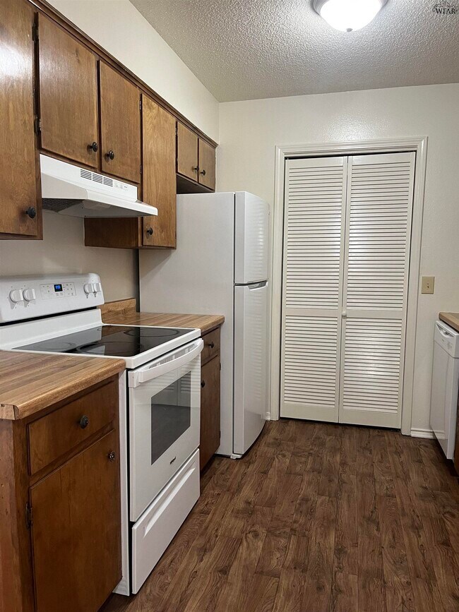 Foto del edificio - 4718 Brookdale Dr