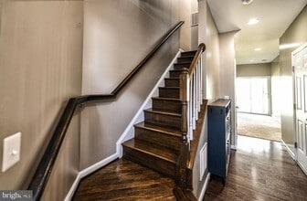 Building Photo - 105 Lantana Ln