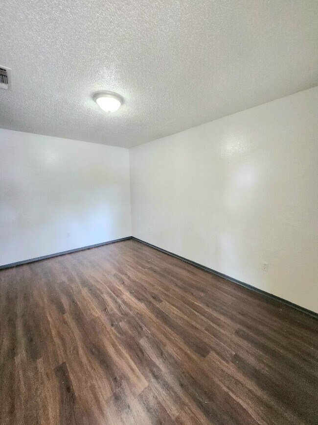 Foto del edificio - 4222 Bernice St