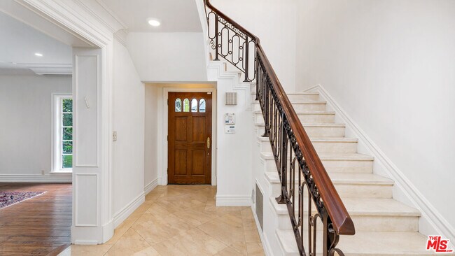 Foto del edificio - 9887 Carmelita Ave