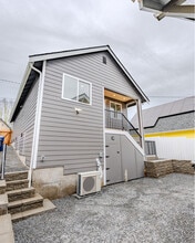 Building Photo - 2106 Oakes Ave