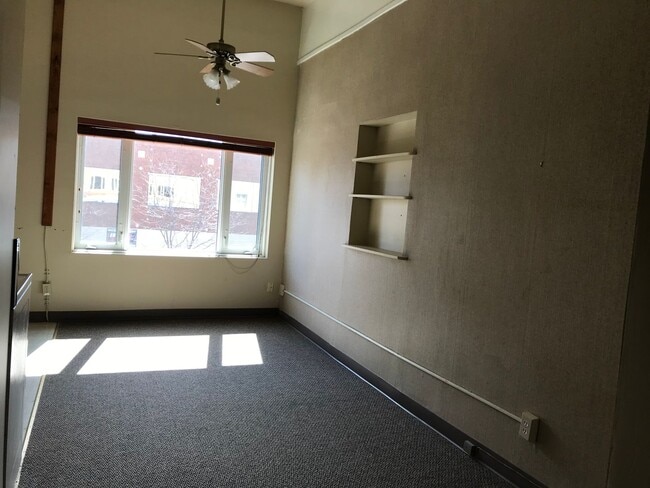 Building Photo - 5 S Broadway