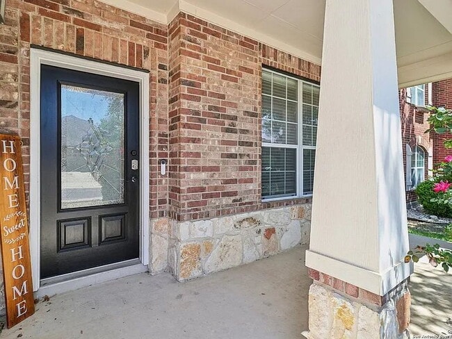Building Photo - "Spacious 4-Bedroom Retreat with 3.5 Baths...
