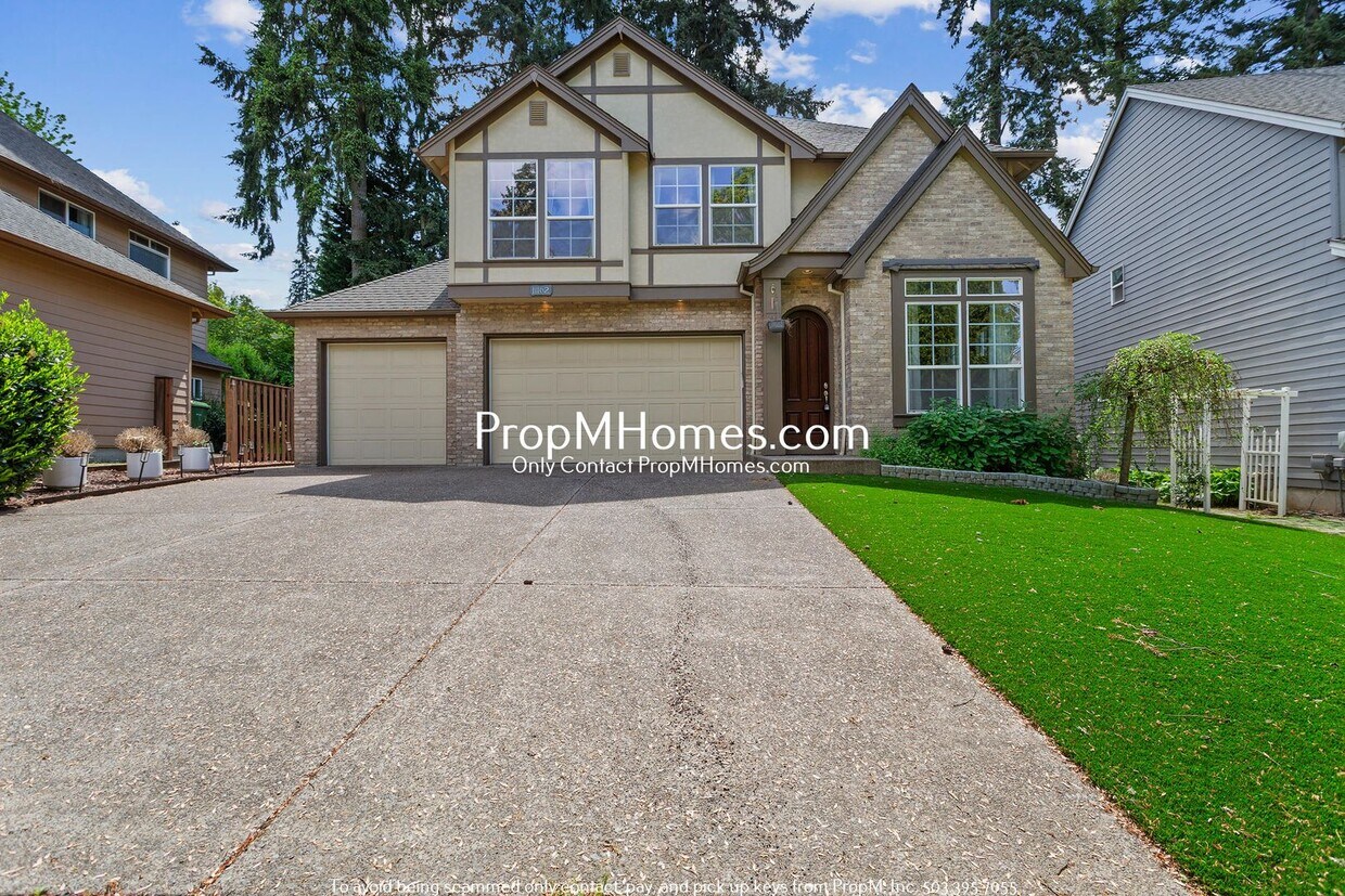 Primary Photo - Four Bedroom Luxury Home in Tualatin - Tur...