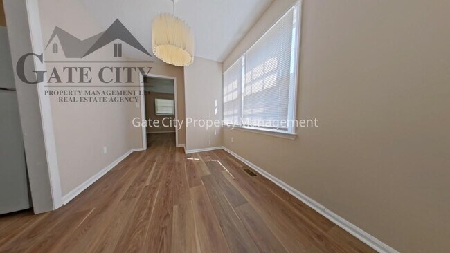 Building Photo - 1105 Meadowbrook Blvd