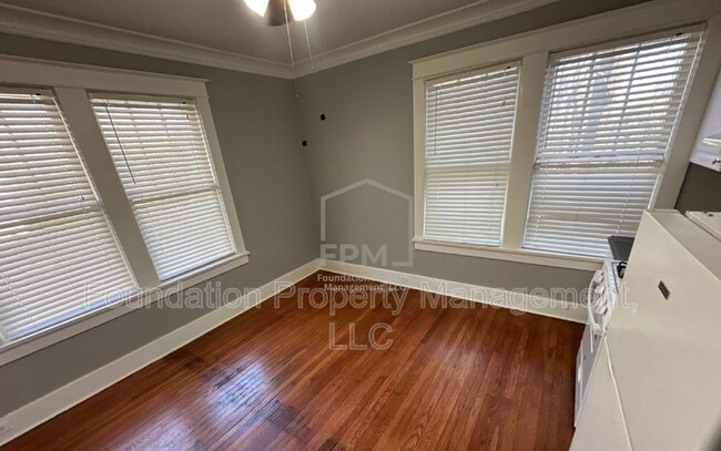 Foto del edificio - 1756 Lawrence Ave