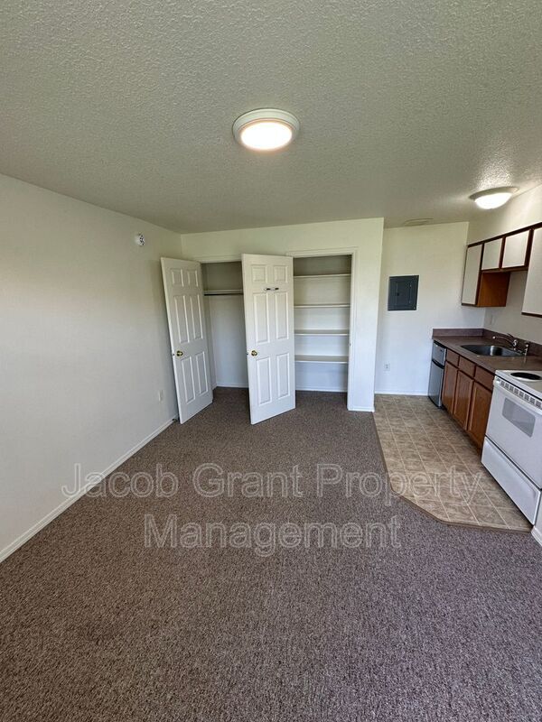 Building Photo - 1378 Curlew Ave