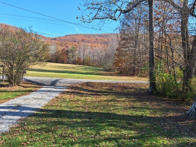 Foto del edificio - Country living at its best in Harriman
