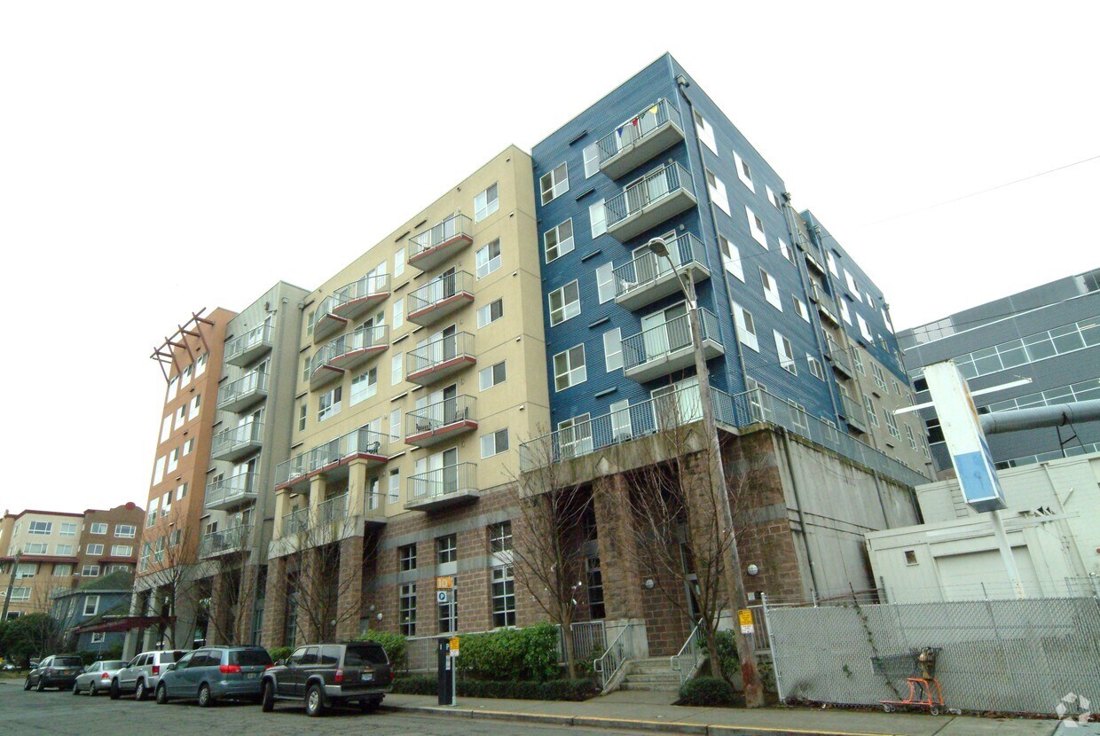 Building Photo - Pete Gross House Apartments