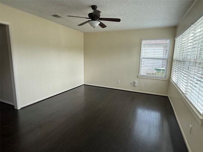Building Photo - 1807 Firwood Dr