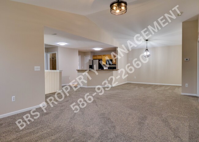 Foto del edificio - Clinton Township 2 bedroom 2 bath Condo