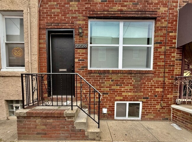 Foto del edificio - Just RENOVATED open floorplan 3 BED/1 BA H...