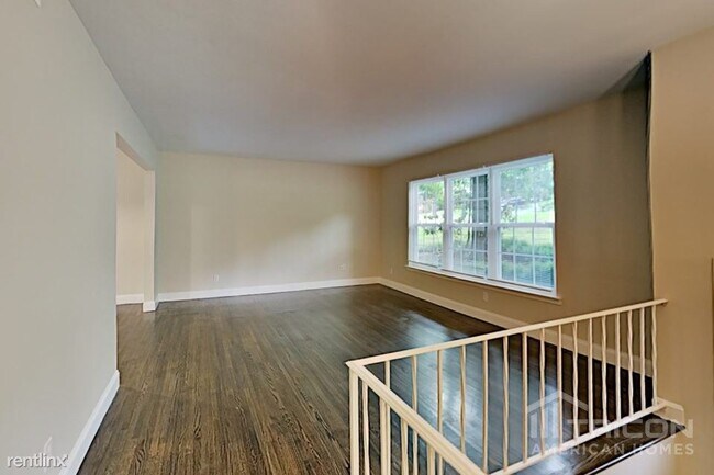 Building Photo - 350 Waycross Dr