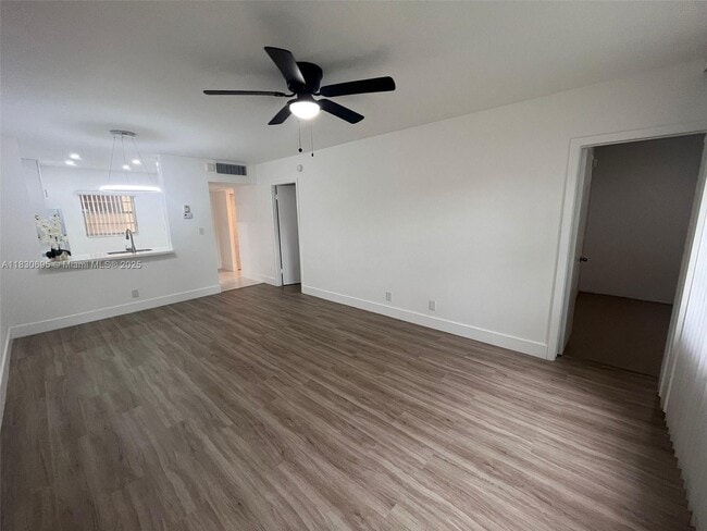 Building Photo - 5111 W Oakland Park Blvd